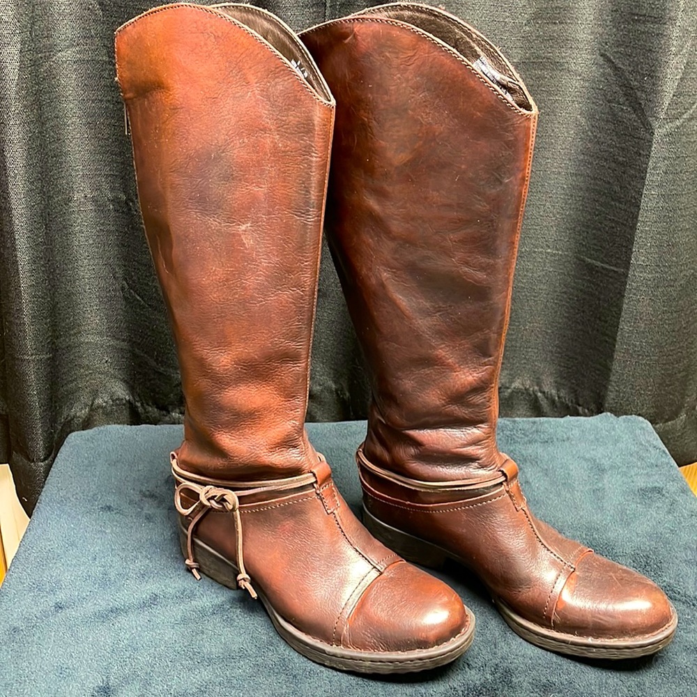 Born Tall Back Zip Boots 8